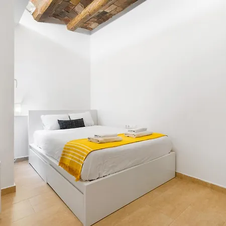 Grcia Charm Sunlit Terrace, Ac & Exposed Brick Apartment *