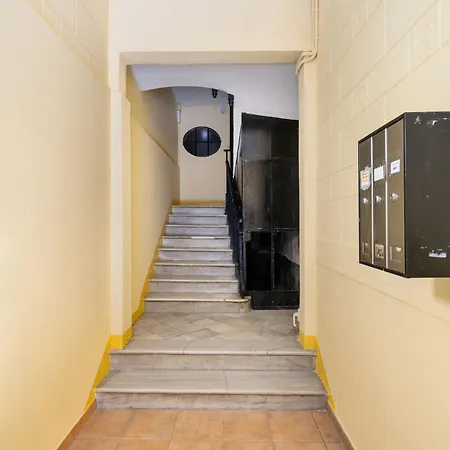 Grcia Charm Sunlit Terrace, Ac & Exposed Brick Apartment