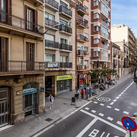 Apartamento Grcia Charm Sunlit Terrace, Ac & Exposed Brick *
